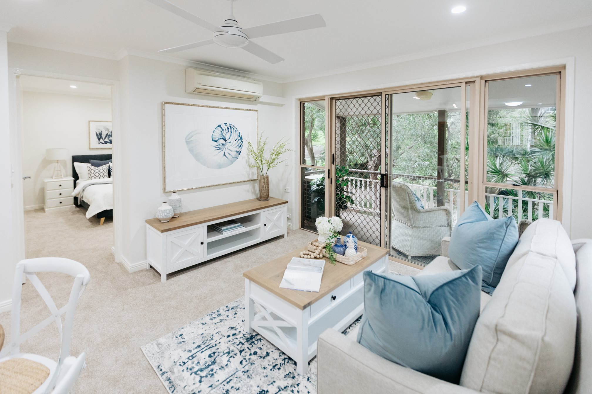 Spacious lounge room
